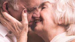 Mantener vigente la sexualidad es posible y sano, e implica afecto, compañía, ganas de vivir, contacto físico, buenas relaciones con los demás, autoafirmación. Mantener vigente la sexualidad es posible y sano, e implica afecto, compañía, ganas de vivir, contacto físico, buenas relaciones con los demás, autoafirmación.