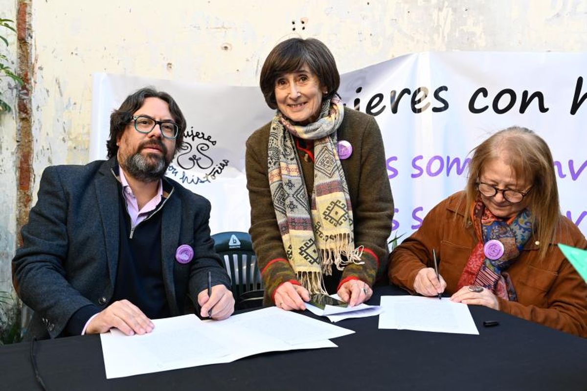 La Intendencia de Montevideo entregó en comodato el inmueble en el que se levantará el primer complejo de viviendas colaborativas del Uruguay. La Intendencia de Montevideo entregó en comodato el inmueble en el que se levantará el primer complejo de viviendas colaborativas del Uruguay.