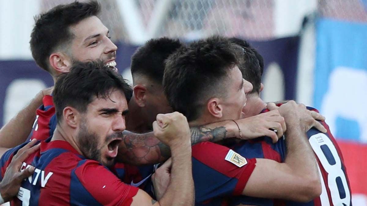 River y Boca mostraron una fuerte disparidad en esta sexta fecha. El Millonario goleó 3 a 0 a Godoy Cruz y el Xeneize sufrió una dura caída ante Banfield 1-0. (Foto: Noticias Argentinas)