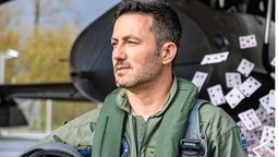 Luis Petri sin castillo de naipes, según Grok. Luis Petri sin castillo de naipes, según Grok.