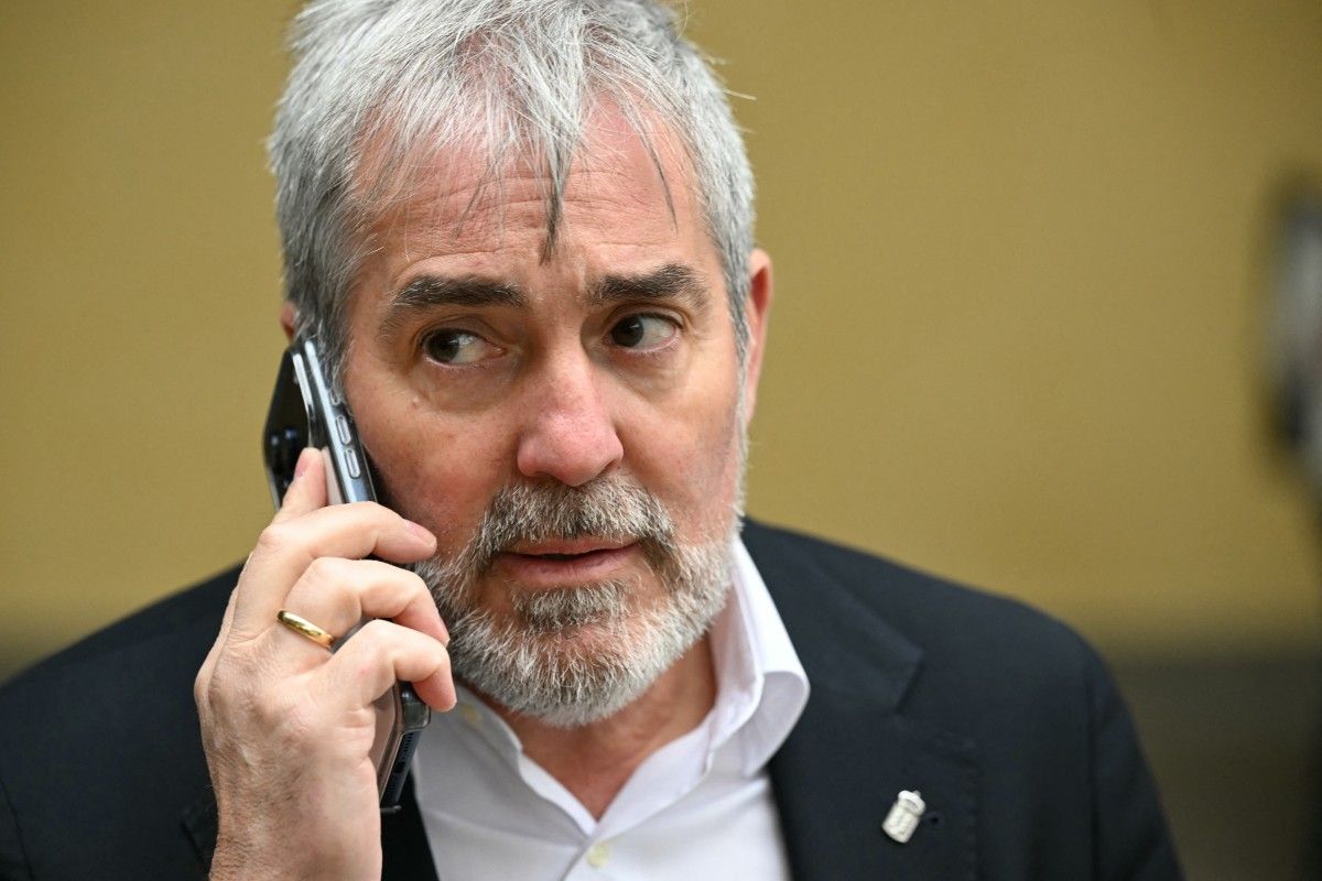 Fernando Clavijo endureció su postura contra Moncloa por la llegada del MV Hondius a Canarias y pidió garantías antes del operativo por hantavirus. Fernando Clavijo endureció su postura contra Moncloa por la llegada del MV Hondius a Canarias y pidió garantías antes del operativo por hantavirus.