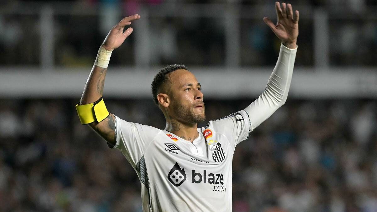 El Santos está al borde del descenso en el Brasileirao pero Neymar está cerca de renovar su contrato que podría anunciarse este viernes (27/06). El Santos está al borde del descenso en el Brasileirao pero Neymar está cerca de renovar su contrato que podría anunciarse este viernes (27/06).