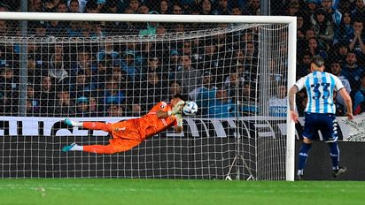 Imbatible Sergio Romero en penales: Boca en semis