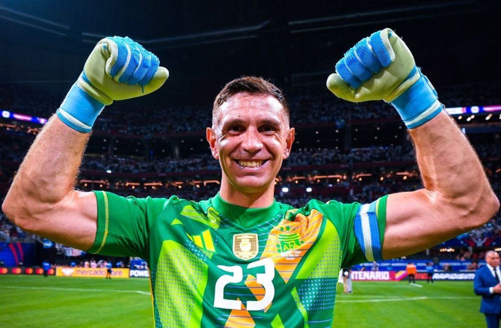 Dibu Martínez cambió su carrera gracias a un francés que quiere jugar en Argentina.