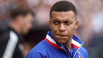 KylianMbappé, actual delantero del Real Madrid, le reclamó al París Saint Germain(PSG) una deuda de 240 millones de dólares y acusó a su ex club de destrato. KylianMbappé, actual delantero del Real Madrid, le reclamó al París Saint Germain(PSG) una deuda de 240 millones de dólares y acusó a su ex club de destrato.