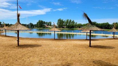 La nueva playita en las termas de Villa Elisa para veranear