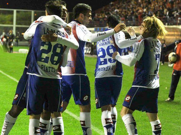 San Lorenzo bajó a Colón y sumó finalmente de a tres.