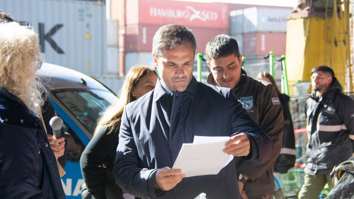 Según Orué, Guillermo Michel argumentó una falta de autorización del Ministerio de Energía y un control por una supuesta subvaloración de la mercadería, en este caso GLP. Según Orué, Guillermo Michel argumentó una falta de autorización del Ministerio de Energía y un control por una supuesta subvaloración de la mercadería, en este caso GLP.