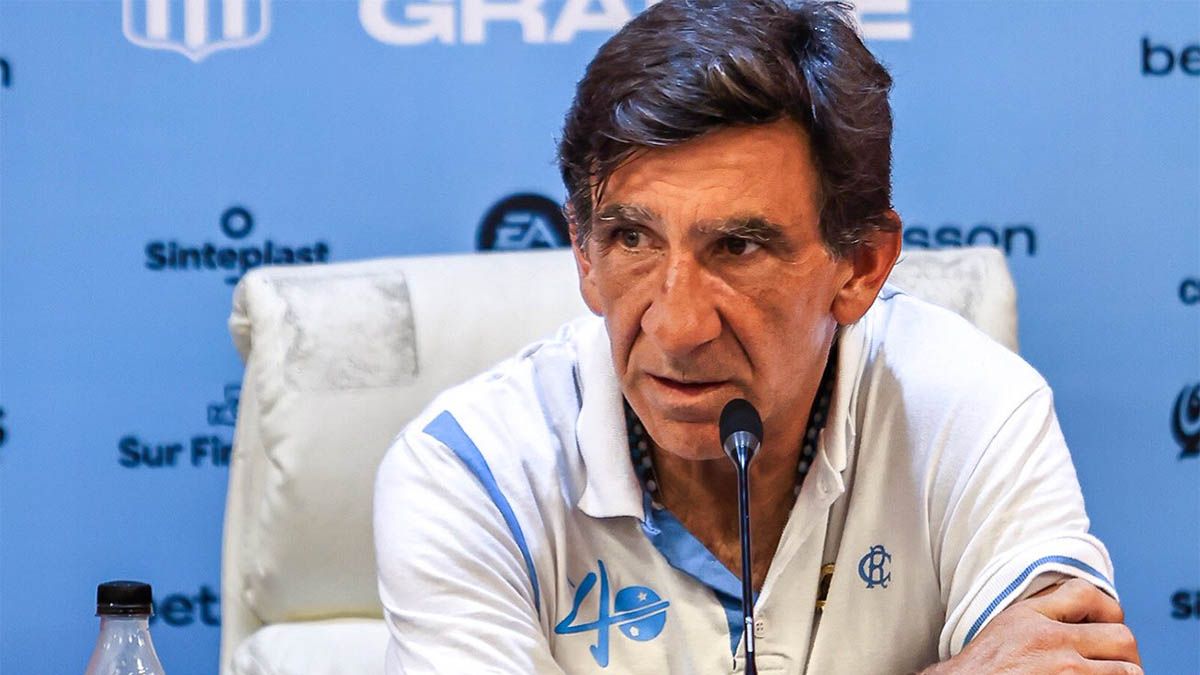 Gustavo Costas mantuvo un fuerte cruce con un periodista tras la caída de Racing ante Estudiantes de La Plata 2-0: “Saldrán a matarnos”. (Foto: Gentileza: @rpositivook) Gustavo Costas mantuvo un fuerte cruce con un periodista tras la caída de Racing ante Estudiantes de La Plata 2-0: “Saldrán a matarnos”. (Foto: Gentileza: @rpositivook)