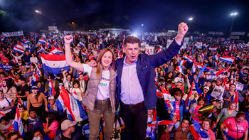 Efraín Alegre y Soledad Nuñez. Efraín Alegre y Soledad Nuñez.