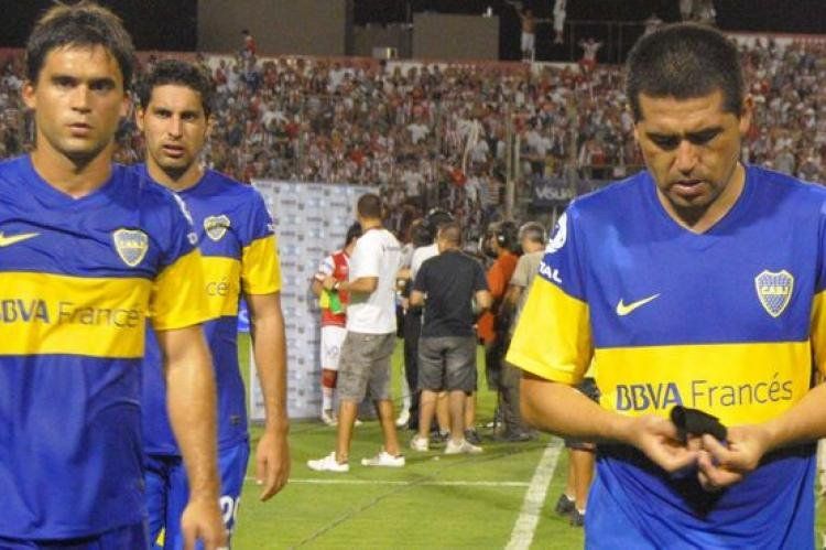 Parece que estos jugadores de Boca Juniors hubiesen escuchado el pobre rating que lograron en la TV.