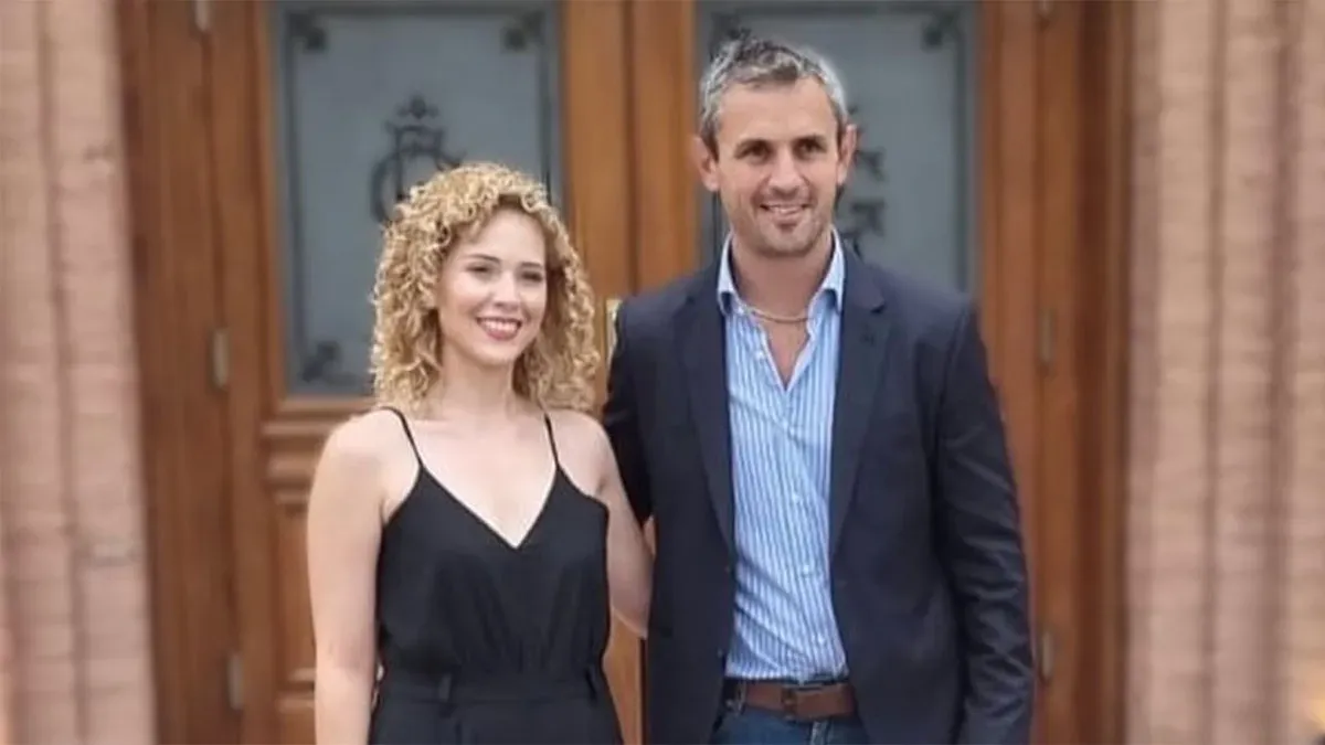 "La primera semana de asumir como legisladora, decidió abandonar el partido y sumarse al armado de La Libertad Avanza de la mano de Martín Menem y de Karina Milei. En su momento advertimos que esto era demasiado apresurado", dicen desde el Partido Libertario de Mendoza sobre Lourdes Arrieta. "La primera semana de asumir como legisladora, decidió abandonar el partido y sumarse al armado de La Libertad Avanza de la mano de Martín Menem y de Karina Milei. En su momento advertimos que esto era demasiado apresurado", dicen desde el Partido Libertario de Mendoza sobre Lourdes Arrieta.