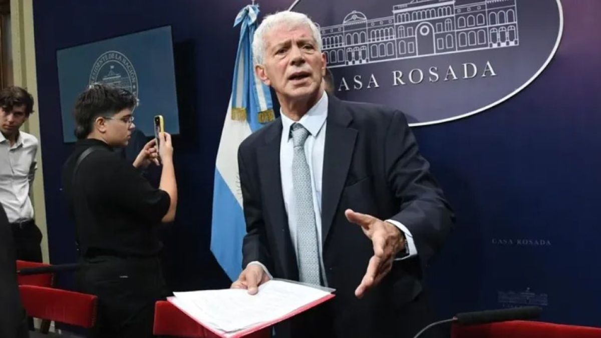 Mariano Cúneo Libarona volvió a hablar de una posible intervención de la AFA y recordó un artículo de la ley de entidades financieras que lo habilita. Mariano Cúneo Libarona volvió a hablar de una posible intervención de la AFA y recordó un artículo de la ley de entidades financieras que lo habilita.