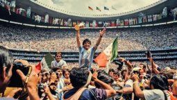 Diego Armando Maradona se consagra en México.