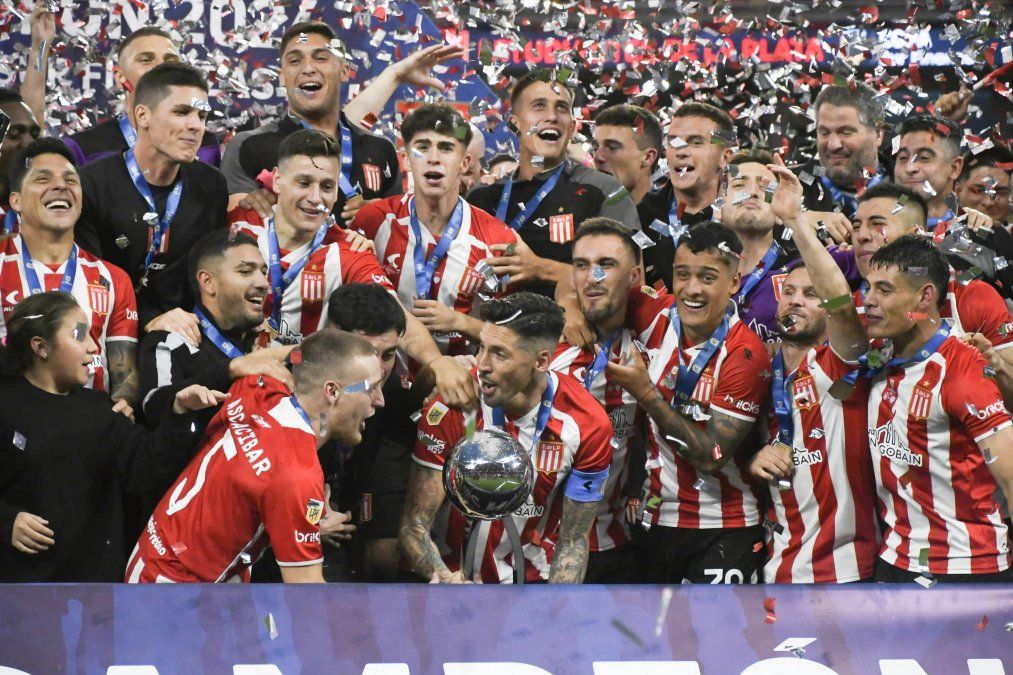 Estudiantes campeón ¿del fútbol argentino? (Foto: Noticias Argentinas).