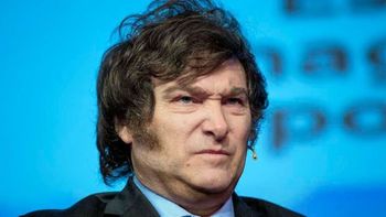 Javier Milei, con su calificación tocando un pico histórico, y la corrupción pisándole los talones