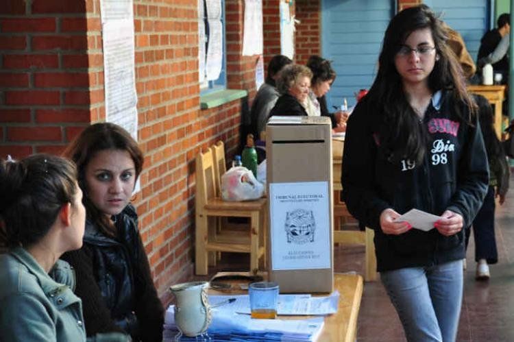 Voto joven: En las elecciones de Misiones fue el debut de adolescentes de 16 y 17 años. Foto: NA.