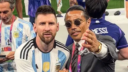 Salt Bae, el chef que choluleó con La Scaloneta durante el Mundial