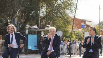 FdT a la carga el 14/09: El presidente Alberto Fernández en el partido bonaerense de Almirante Brown, anunciando 25 obras públicas en 14 provincias, junto al jefe de Gabinete, Santiago Cafiero, y el presidente de la Cámara de Diputados Sergio Massa. Foto NA: PRESIDENCIA FdT a la carga el 14/09: El presidente Alberto Fernández en el partido bonaerense de Almirante Brown, anunciando 25 obras públicas en 14 provincias, junto al jefe de Gabinete, Santiago Cafiero, y el presidente de la Cámara de Diputados Sergio Massa. Foto NA: PRESIDENCIA