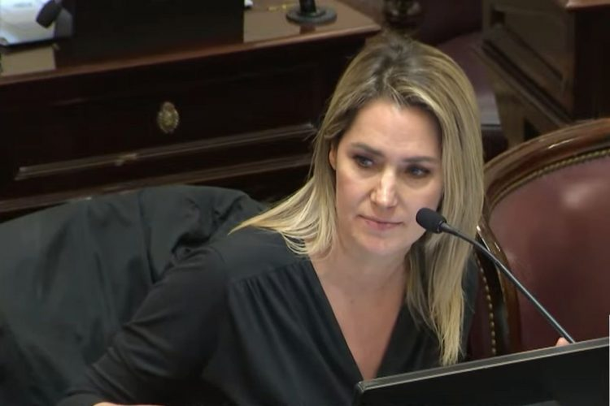 El debate calentó el ambiente. El debate calentó el ambiente. 