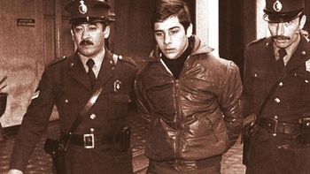 Los hermanos Pablo y Sergio Schoklender asesinaron a sus padres en Belgrano el 30 de mayo de 1981. El macabro parricidio reveló los oscuros secretos familiares. Los hermanos Pablo y Sergio Schoklender asesinaron a sus padres en Belgrano el 30 de mayo de 1981. El macabro parricidio reveló los oscuros secretos familiares.