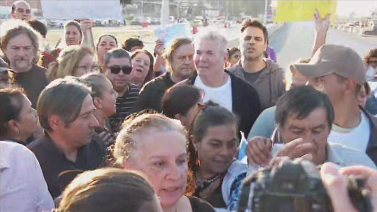 Burlando estuvo en la marcha. Burlando estuvo en la marcha.