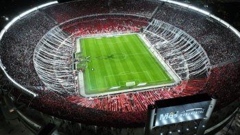 Alcohol en la cancha de River: Histórica prueba piloto en el Monumental