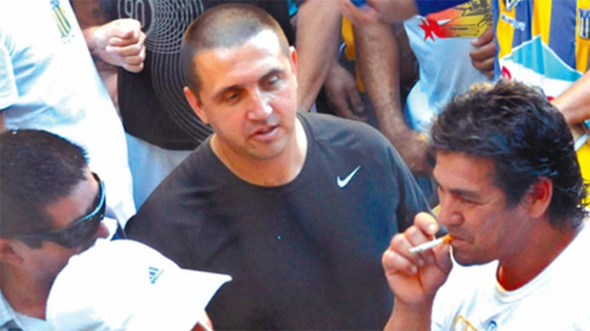 Pillín Bracamonte, líder de la barra brava de Rosario Central, asesinado cerca del estadio auriazul Pillín Bracamonte, líder de la barra brava de Rosario Central, asesinado cerca del estadio auriazul