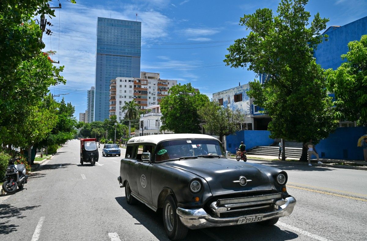 Una postal de Cuba en medio de una crisis turística que combina menos visitantes, hoteles cerrados, caída de vuelos y crecientes problemas de abastecimiento. Una postal de Cuba en medio de una crisis turística que combina menos visitantes, hoteles cerrados, caída de vuelos y crecientes problemas de abastecimiento.
