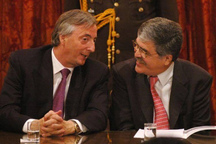 Néstor Kirchner, el inmortal junto a Julio De Vido. (Foto archivo NA)