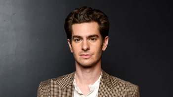 Andrew Garfield cumple 41 años hoy. Su carrera destaca desde el teatro británico hasta Hollywood, con papeles icónicos como Spider-Man y en La red social. Andrew Garfield cumple 41 años hoy. Su carrera destaca desde el teatro británico hasta Hollywood, con papeles icónicos como Spider-Man y en La red social.