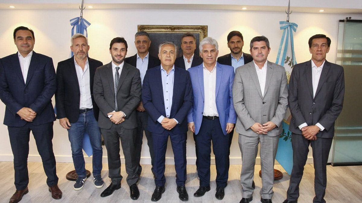 Algunos de los gobernadores que quieren discutir el Impuesto PAIS en el marco del debate de la Ley Ómnibus. Algunos de los gobernadores que quieren discutir el Impuesto PAIS en el marco del debate de la Ley Ómnibus.