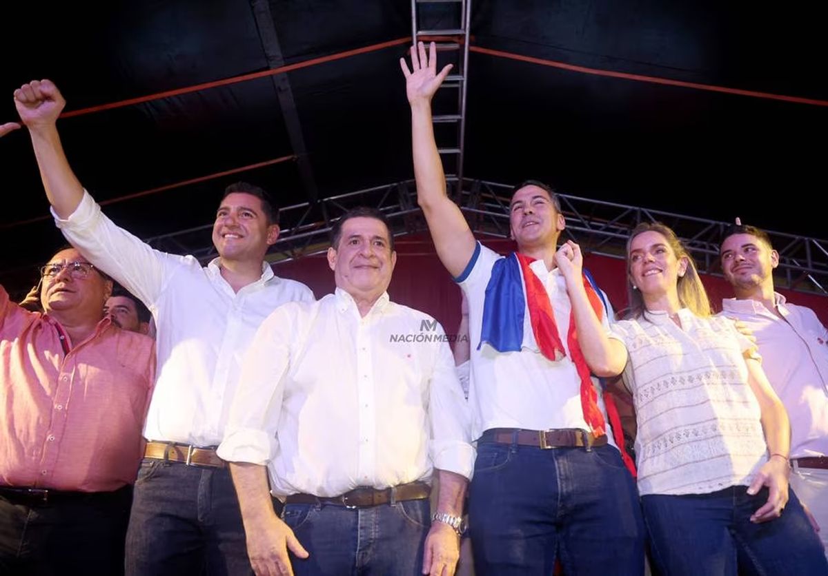 Entre Santi Peña y Pedro Alliana, Horacio Cartes.