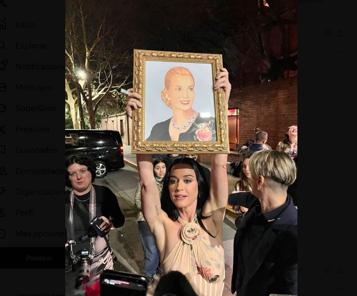 Katy Perry y el comentado cuadro de Eva Perón. Katy Perry y el comentado cuadro de Eva Perón.