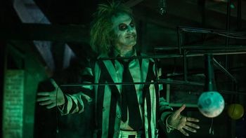 Tim Burton regresa con Beetlejuice 2, una secuela que llega 35 años después de la original. Pero descarta una tercera parte para enfocarse en otros proyectos. Tim Burton regresa con Beetlejuice 2, una secuela que llega 35 años después de la original. Pero descarta una tercera parte para enfocarse en otros proyectos.