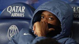 Ousmane Dembélé, figura del PSG y reciente Balón de Oro, quedó en el centro del mercado tras la reunión de su agente con dirigentes del Manchester City.