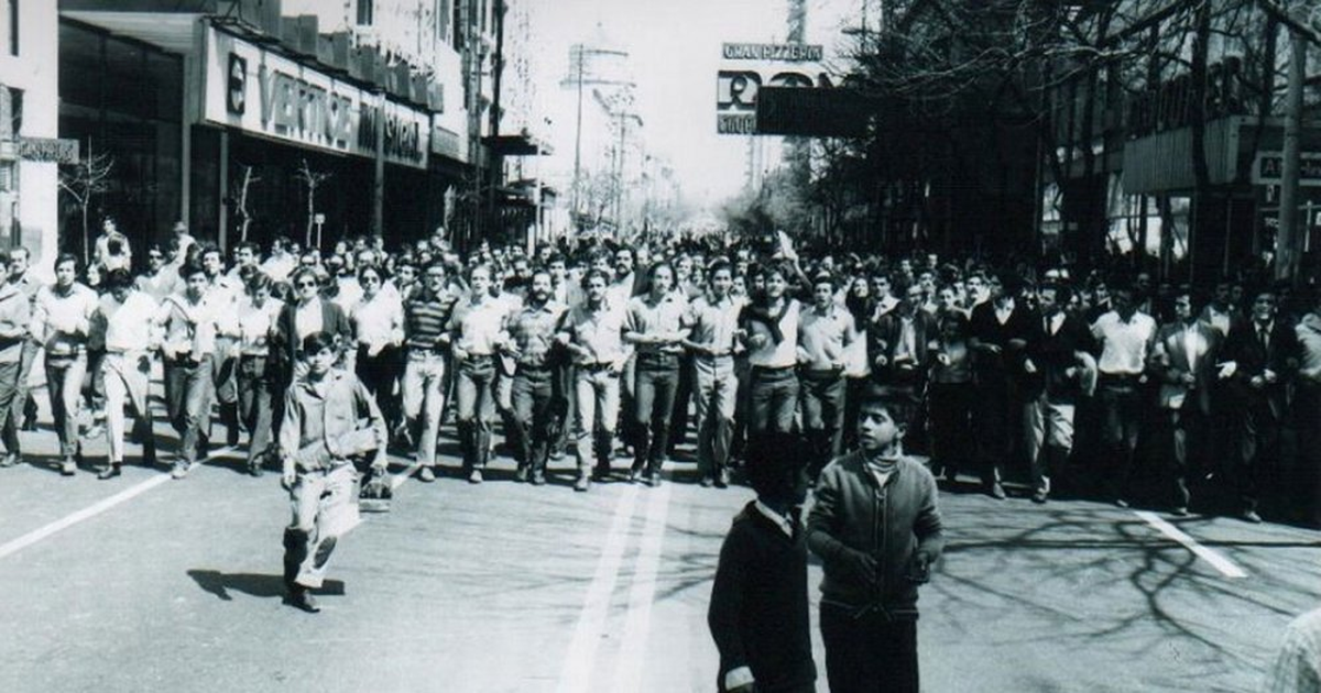 El Cordobazo, llevado a cabo por estudiantes y obreros metalúrgicos, derivó en un enfrentamiento con las fuerzas militares que duró todo el día. Sin embargo, selló el final de Onganía al frente del régimen. El Cordobazo, llevado a cabo por estudiantes y obreros metalúrgicos, derivó en un enfrentamiento con las fuerzas militares que duró todo el día. Sin embargo, selló el final de Onganía al frente del régimen.