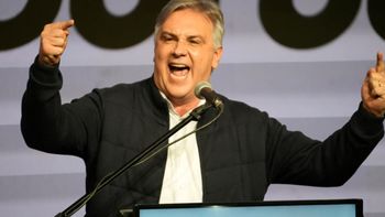 Córdoba y una guerra de fin de año entre estatales y Llaryora