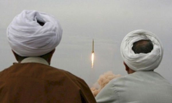 Lanzamiento de un misil en Iran