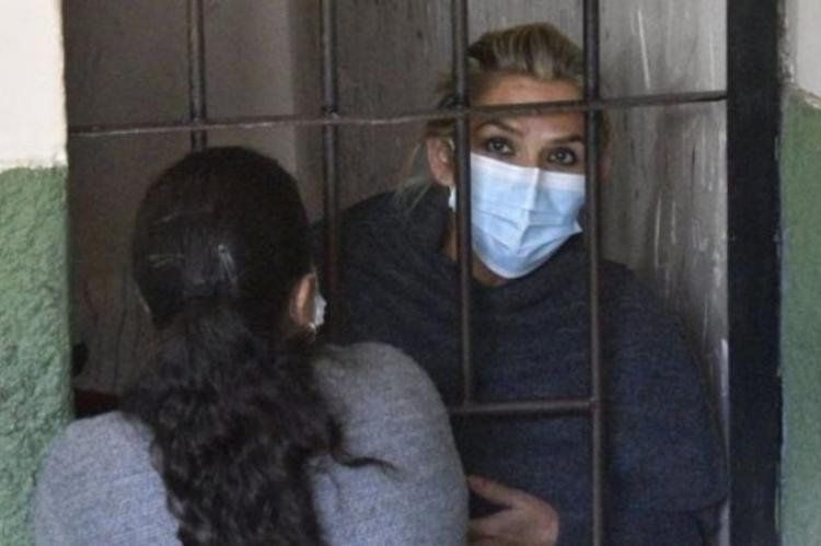 Procesada por llevar a cabo un golpe de Estado y acusada de delitos de sedición y terrorismo, Añez fue detenida en la cárcel de mujeres de Miraflores el pasado 12/3. 