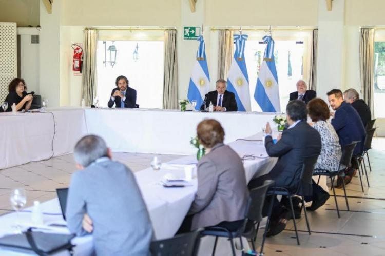 Alberto Fernández se reunió con el comité de expertos antes de decidir cómo sigue la cuarentena