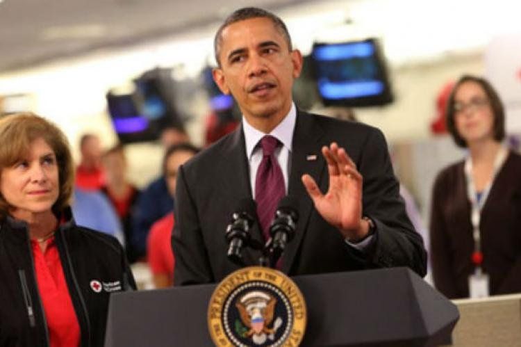 Barack Obama gestiona la emergencia de Sandy haciendo campaña