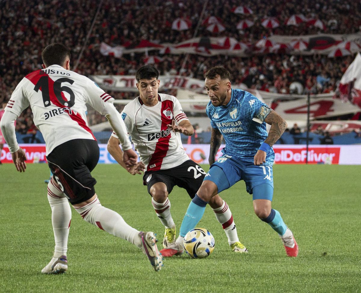 El Atlético Tucumán de Julio César Falcioni dio el batacazo El Atlético Tucumán de Julio César Falcioni dio el batacazo