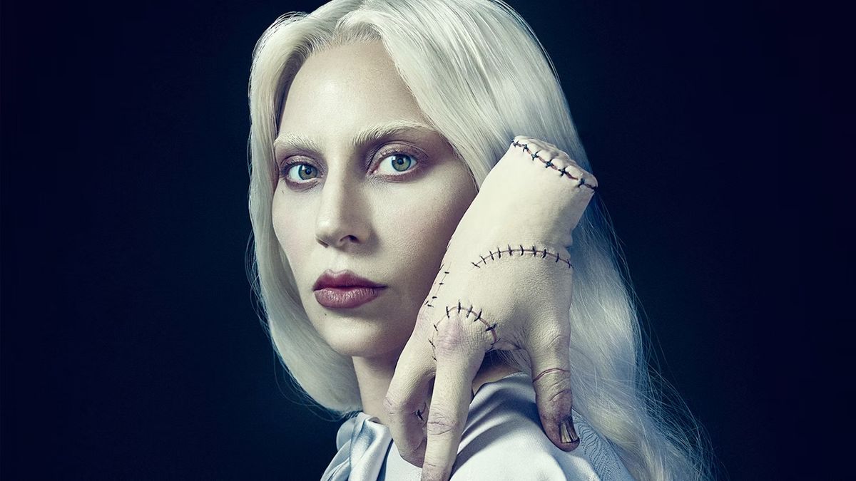 Netflix reveló el primer vistazo a Lady Gaga en Merlina, un nuevo personaje que promete sacudir Nunca Más y que esconde sorpresas que van más allá de la imagen.