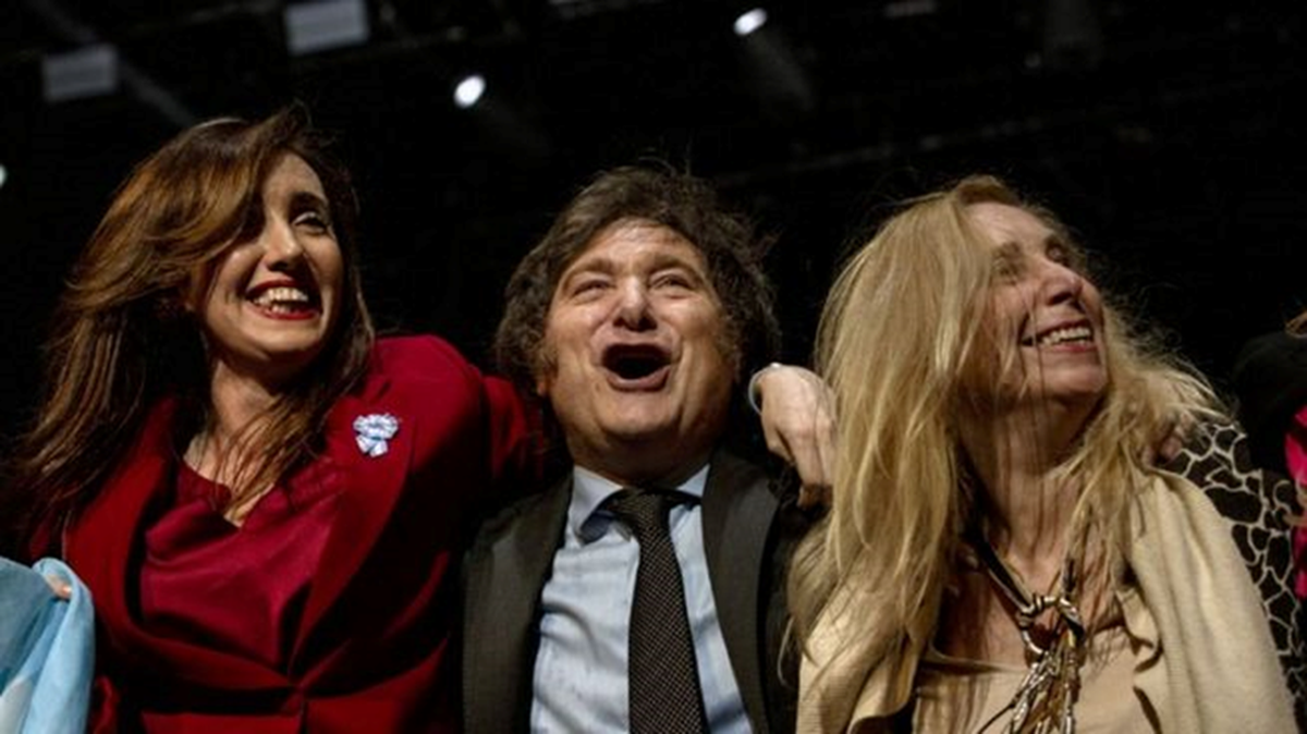 Allà lejos y hace tiempo. Victoria Villarruel, Javier y Karina Milei Allà lejos y hace tiempo. Victoria Villarruel, Javier y Karina Milei