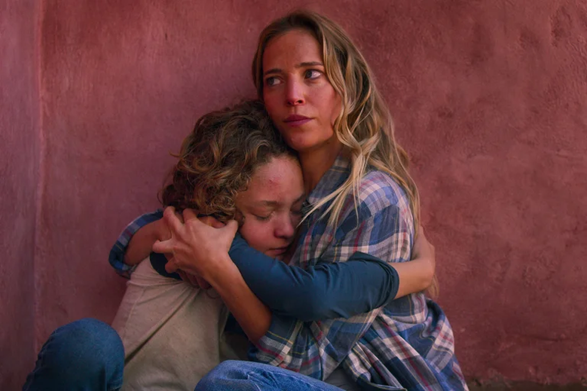 Luisana Lopilato interpretando el papel de Pipa, junto a su hijo.