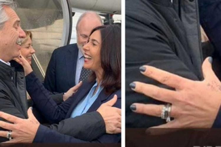 La minista Miri Regev dándole la bienvenida oficial a Alberto F. a Israel, con el machete en su mano (Foto: Agencia AJN).