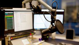 Radio Rivadavia y Radio Splendid informan el minuto a minuto de este domingo 26/10. Radio Rivadavia y Radio Splendid informan el minuto a minuto de este domingo 26/10.