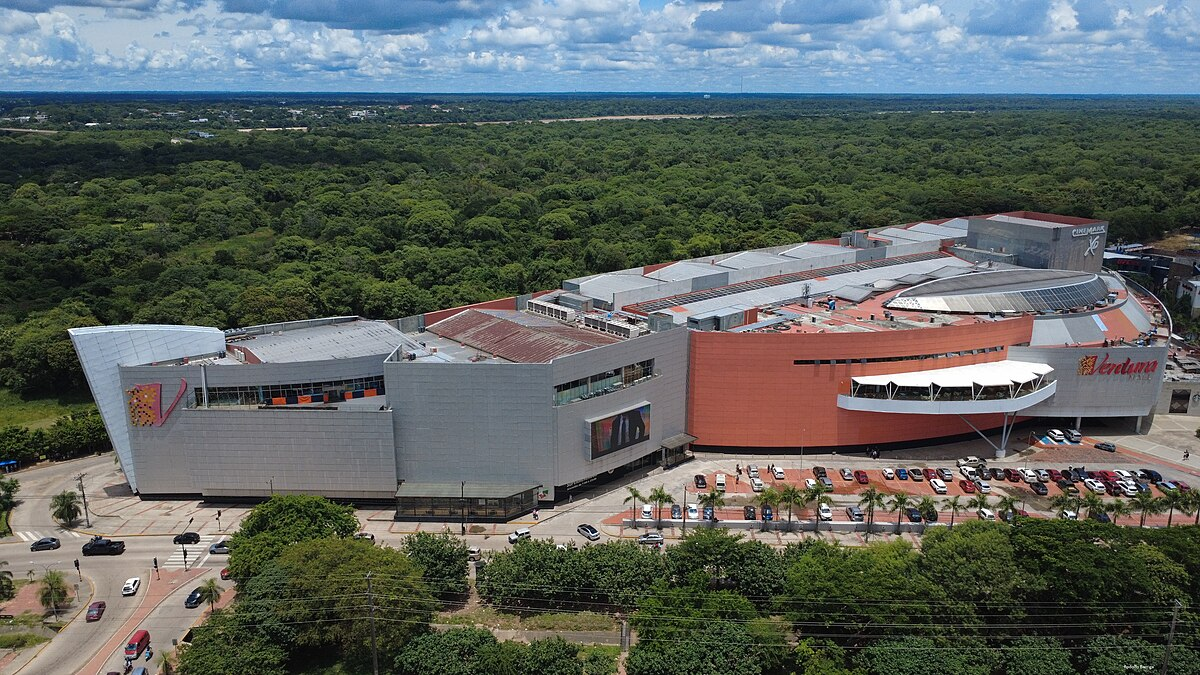 Bolivia se convirtió en el destino elegido por miles de argentinos para aprovechar precios más bajos y hacer compras a gran escala. Bolivia se convirtió en el destino elegido por miles de argentinos para aprovechar precios más bajos y hacer compras a gran escala.