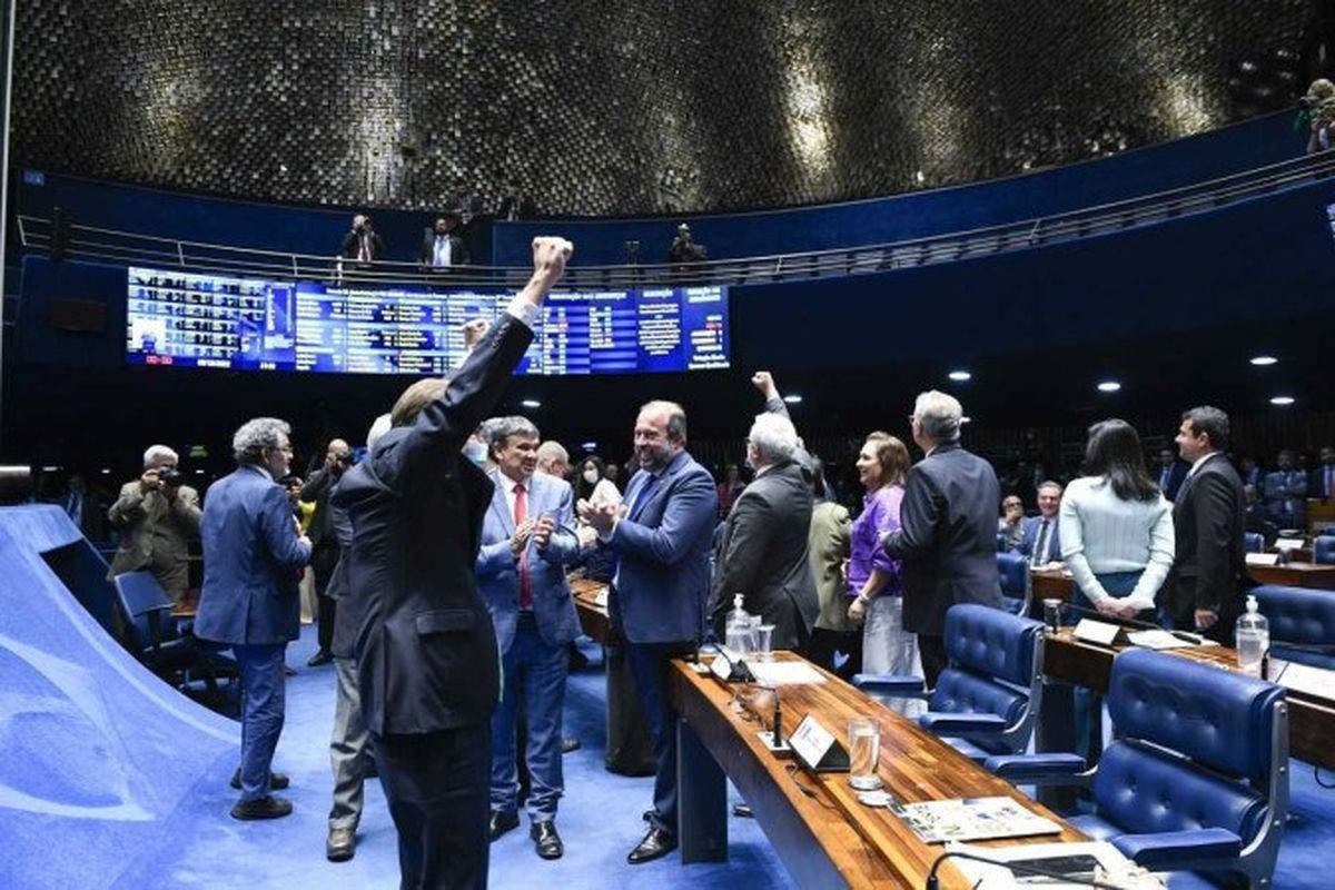 08/12/2022: Festejo en el Senado de Brasil.
